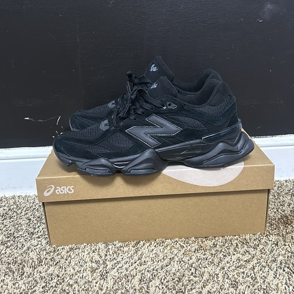 New Balance 9060 triple black suede - Picture 2 of 4